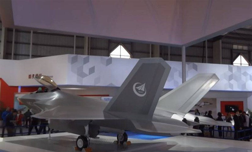 Các phương tiện truyền thông Trung Quốc nhận xét rằng, J-31 được coi là tiêm kích hạm tương lai của tàu sân bay Type 003 hiện đang được chế tạo.