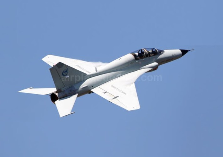 Còn trong trường hợp gặp phải một chiến đấu cơ hạng nặng rất linh hoạt và được trang bị radar cực mạnh như Su-30MKM hay Su-30MK2 thì FTC-2000G sẽ cầm chắc thất bại.