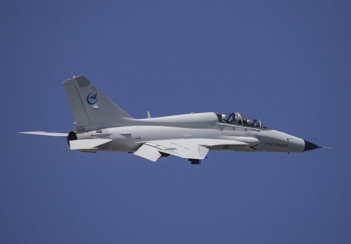 Nhưng theo đánh giá của chuyên gia quân sự Nga từ trang Avia-pro, FTC-2000G tỏ ra hoàn toàn vô dụng khi đối đầu với tiêm kích chuyên nghiệp như Su-30, nó chỉ là đơn giản "một miếng sắt" và 100% sẽ thua trong trường hợp xảy ra không chiến.