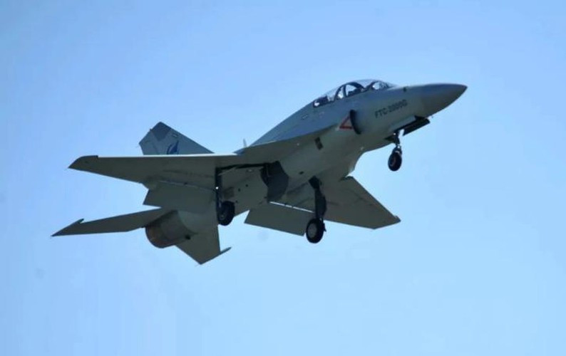 FTC-2000 có thể đáp ứng yêu cầu chiến đấu với khả năng mang 2 tấn vũ khí, sức mạnh của nó nằm ở tên lửa không đối không tầm ngắn PL-8 và PL-9, nếu lắp thêm radar thì nó sẽ dẫn bắn được tên lửa không chiến ngoài tầm nhìn.