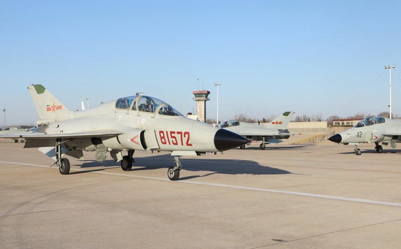 Đồng thời giới truyền thông còn chú ý đến trình độ của người điều khiển, khi phi công Campuchia bị nhận xét rõ ràng còn thiếu kinh nghiệm và kỹ năng tác chiến, báo cáo của ấn phẩm Nga "Đánh giá quân sự" cho biết.