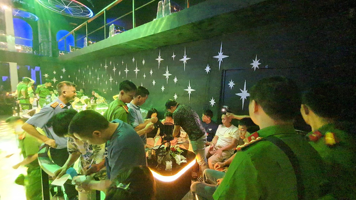 Dak Lak: Phat hien 28 nguoi trong quan bar duong tinh ma tuy-Hinh-2