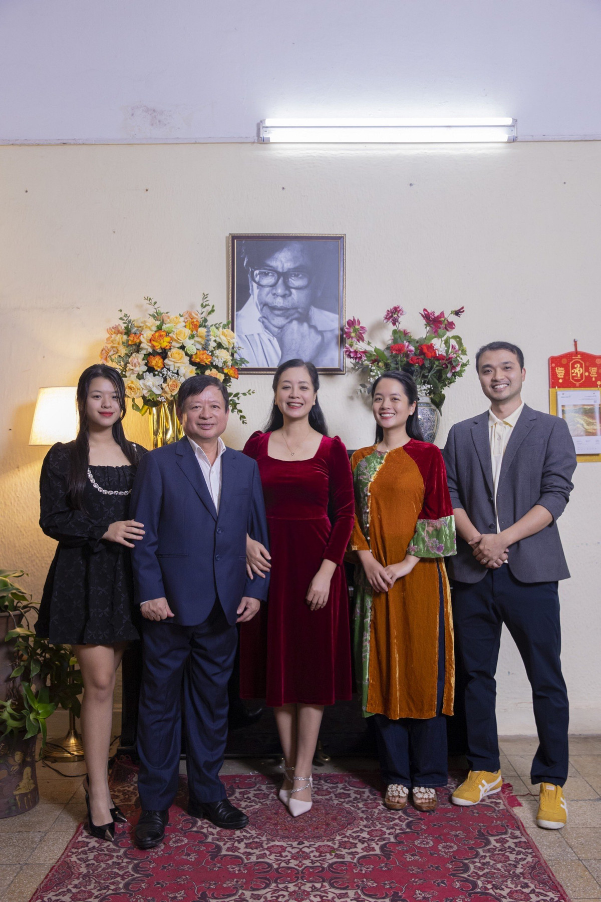 NSUT Chieu Xuan noi ve hon nhan vien man voi chong nhac si