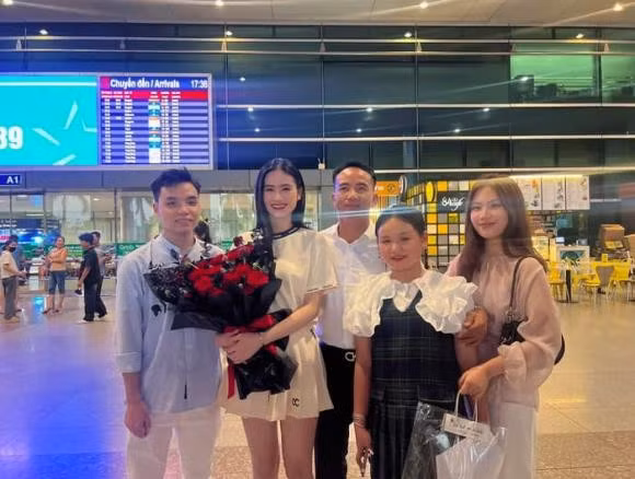 Chi tiet tiet lo bo Hoa hau Y Nhi co phai dai gia?-Hinh-2