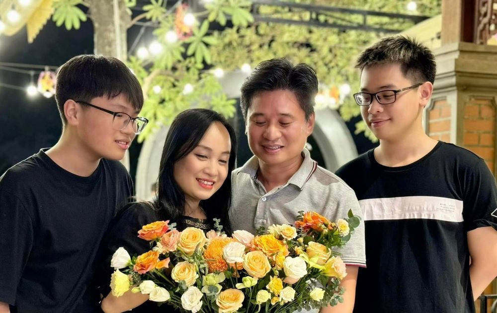 Hon nhan vien man cua nam NSND co vo cung lam lanh dao-Hinh-5