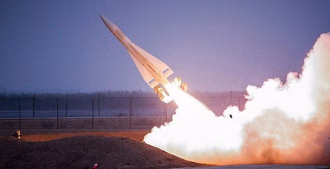 Tên lửa Iran có tầm bắn trong khoảng 40 - 45 km, vận tốc Mach 2,4, thông số trên tương đồng với Hawk nhưng Iran đã công bố giai đoạn 2 của chương trình nhằm kéo dài tầm bắn của tên lửa lên trên 60 km.