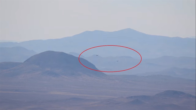 Bởi trước đó, nguồn tin quân sự Mỹ cũng đã có thừa nhận rằng, chỉ với việc được trang bị hệ thống OLS-35, tiêm kích Su-35 của Nga đã dễ dàng phát hiện và ngăn chặn F-22 trên bầu trời Syria.