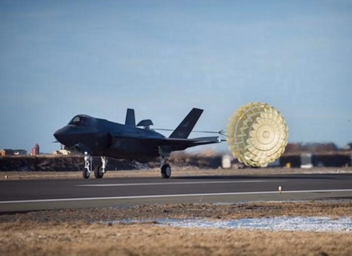 Cuối cùng, Bộ Quốc phòng Na Uy có kế hoạch mua sắm tới 52 chiếc F-35A sản xuất mới. Giá trị hợp đồng ước tính vào khoảng 83,3 tỷ Kro (tương đương 9,163 tỷ USD theo tỷ giá hối đoái hiện tại).