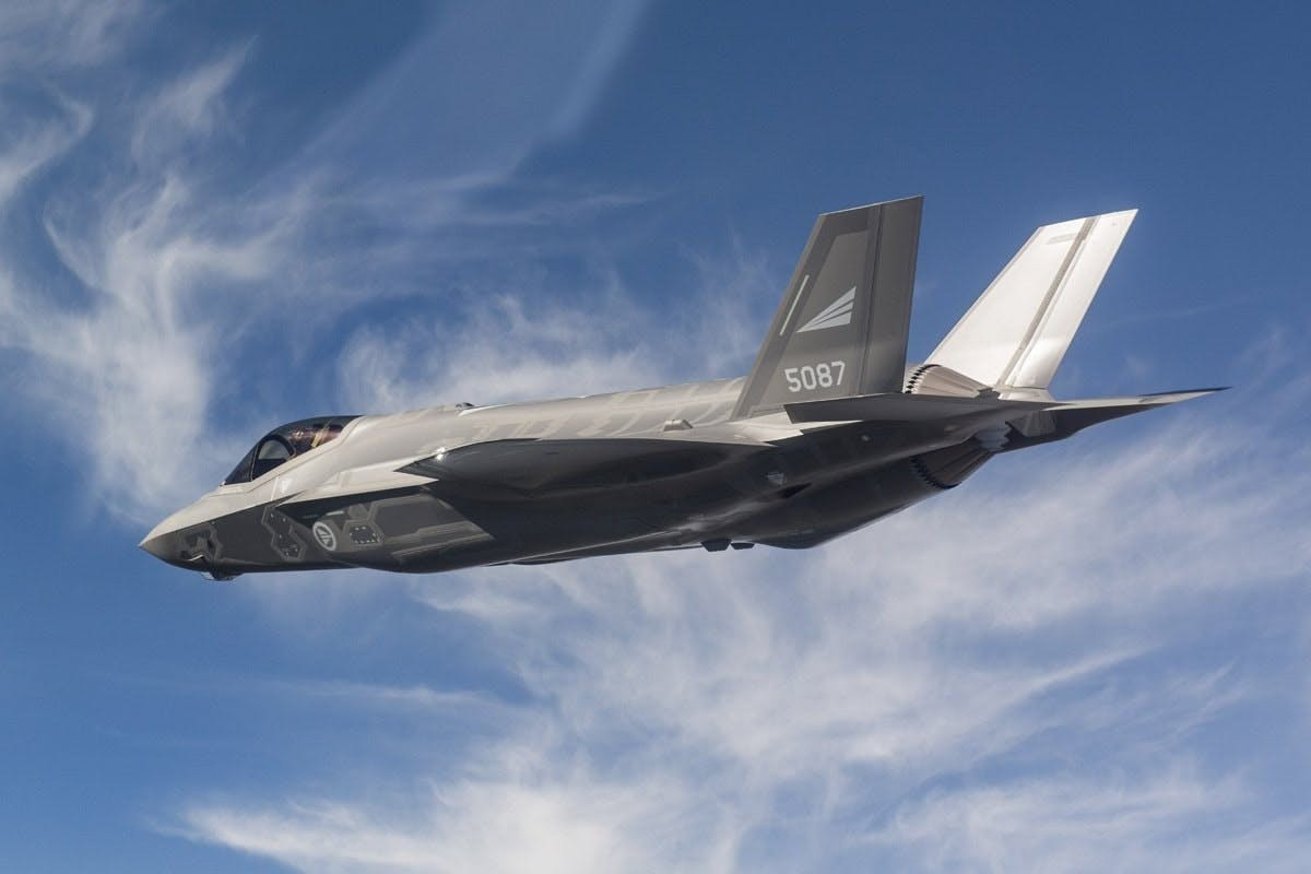Máy bay chiến đấu F-35 đầu tiên của không quân Na Uy đã được bàn giao tại một buổi lễ tổ chức vào ngày 22/9/2015 tại căn cứ Fort Worth, Texas. Ba chiếc F-35A đầu tiên hạ cánh xuống căn cứ Erland vào ngày 3/11/2017.