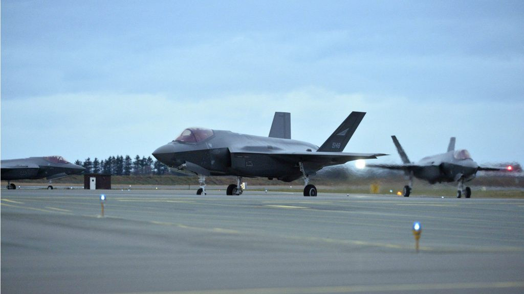 Trung tâm phân tích thị trường vũ khí quốc tế - TsAMTO của Nga báo cáo, vào tháng 11/2008, Bộ Quốc phòng Na Uy tuyên bố F-35 Lightning II đã chiến thắng trong cuộc đấu thầu cung cấp chiến đấu cơ thế hệ mới cho không quân nước này.