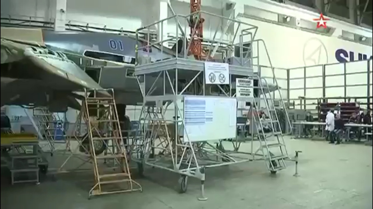 "Trong năm tới, chúng tôi hy vọng sẽ có được một chiếc máy bay như vậy và sau đó quá trình sản xuất sẽ phát triển một cách vững chắc", Thứ trưởng Bộ Quốc phòng Nga nói thêm.