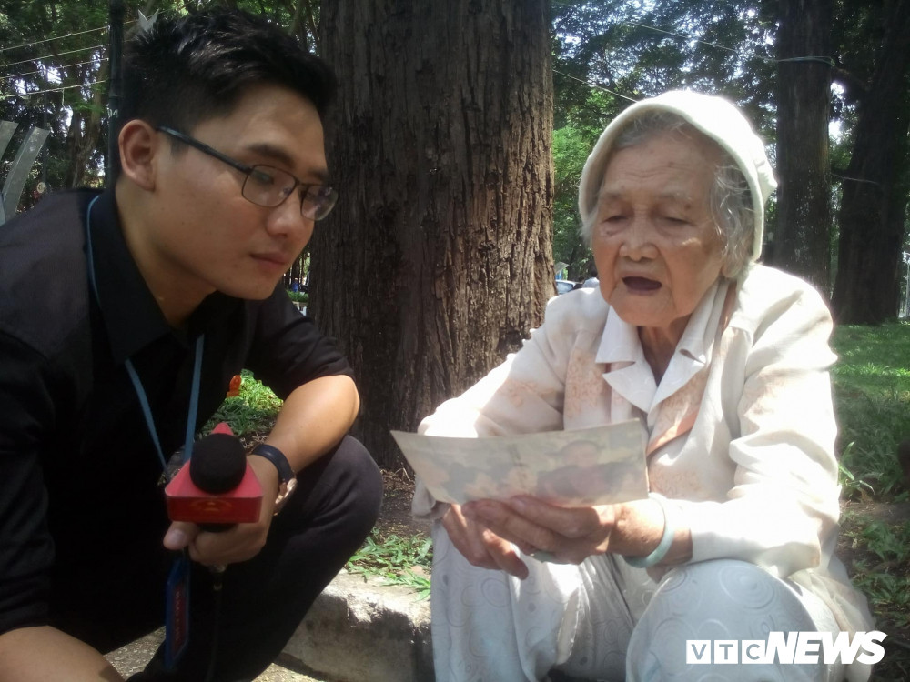 Xuc dong chia se cua nguoi dan den vieng nguyen Thu tuong Phan Van Khai-Hinh-2