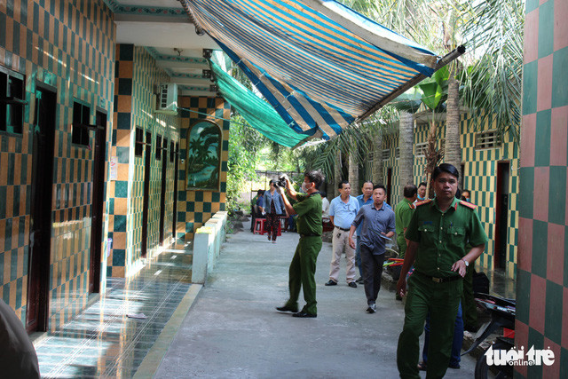 Vao nha nghi moi 30 phut, doi nam nu chet the tham