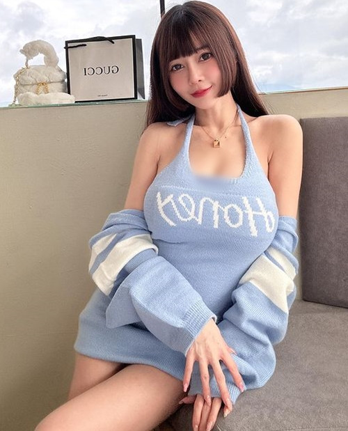 Nhờ gương mặt xinh đẹp như búp bê và thân hình nóng bỏng, An Hi luôn giữ vững được vị thế trong lòng người hâm mộ.