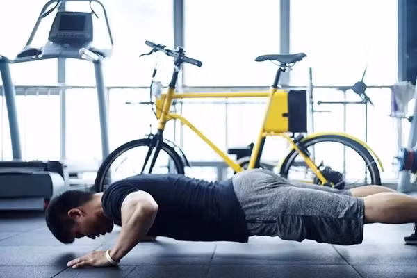 Dan ong lam viec nay truoc khi ngu nhan 3 loi ich cuc lon