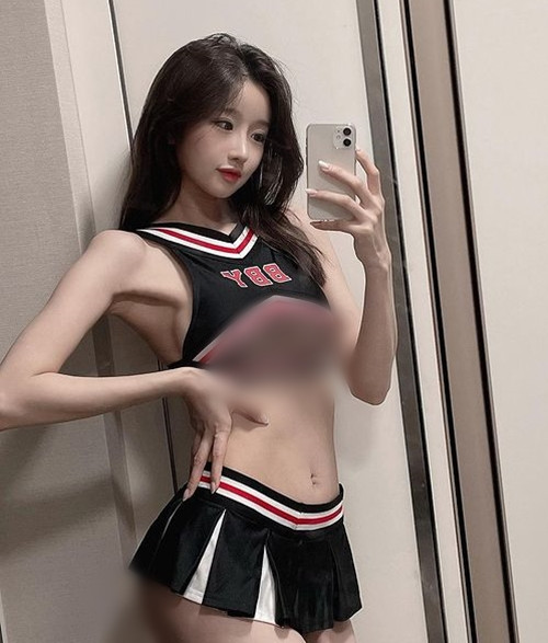 So với những hot girl khác, Lee Seo Ah có vẻ đang đi ngược lại.