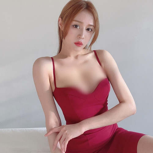 Họ cho rằng với lợi thế khuôn mặt và ngoại hình, Lena có thể tiến xa hơn trên con đường làm người mẫu.