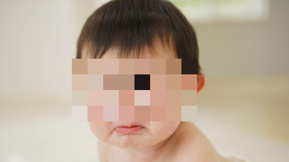 Doi tien cap duong, me bao hanh con trai 2 tuoi gay phan no