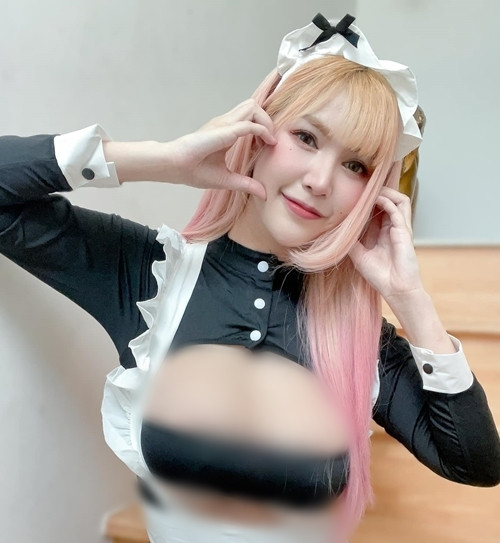 Cách đây không lâu, những hình ảnh Nong Omo hóa thân thành nàng hầu gái xinh đẹp, gợi cảm cũng gây được sự chú ý lớn.