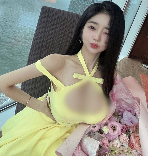 Họ cho rằng nếu cố ăn mặc bất chấp, thời trang "phang" thời tiết, sớm muộn gì, Vi Vi cũng sẽ phải trả giá bằng sức khỏe của mình.