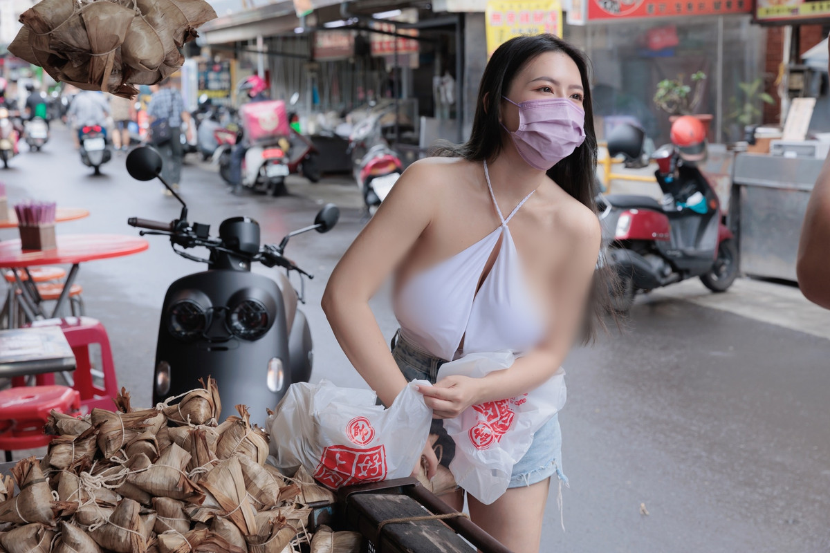 Tính chất công việc người mẫu khắc nghiệt, đòi hỏi phải luôn thử sức với các phong cách khác nhau.