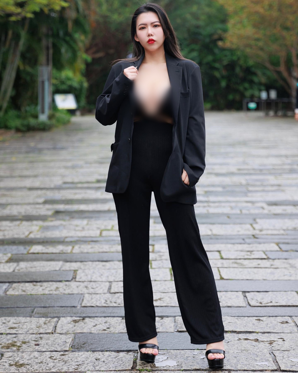 Theo Nghê Na, nghề nào cũng là nghề, đều chân chính, không phân biệt cao thấp. Trong công việc, cô luôn làm hết mình, kiếm tiền hợp pháp.