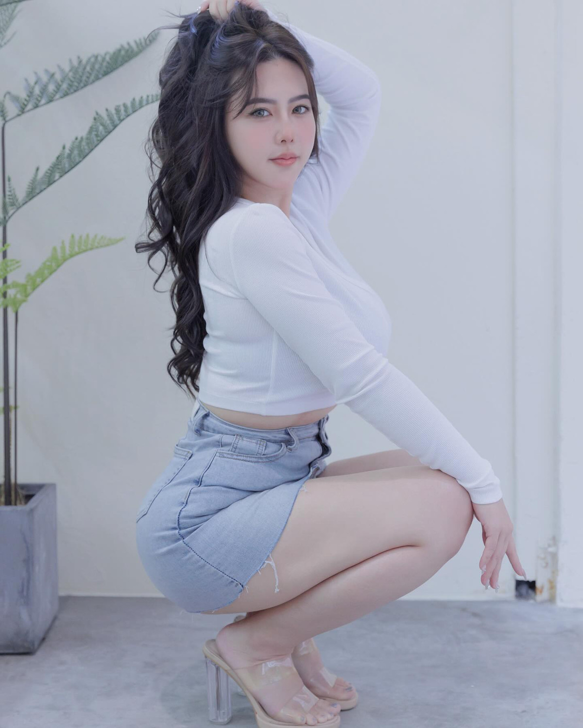 Cho dù các fan hâm mộ trung thành khuyên nên tiết chế lại trong chuyện ăm mặc, cô nàng vẫn rất kiên định với hướng phát triển của mình.