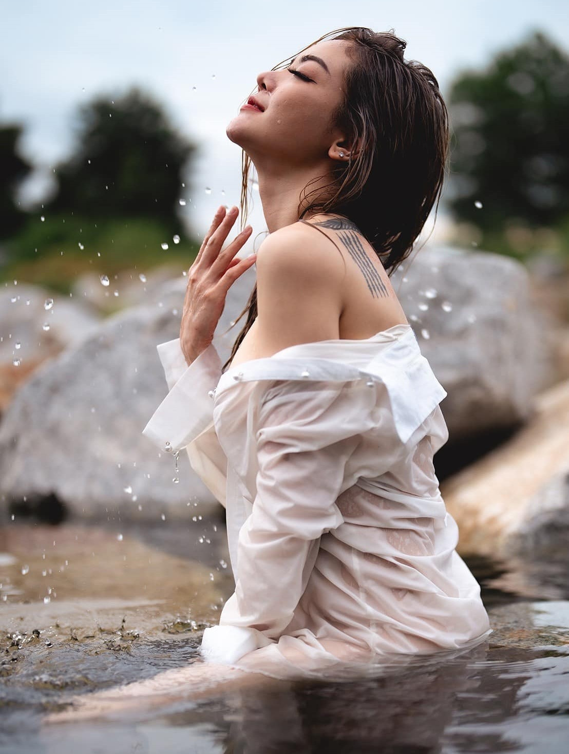 Kỳ thực cô nàng hoàn toàn có thể chọn con đường phát triển chậm mà chắc, không có điều tiếng tiêu cực.