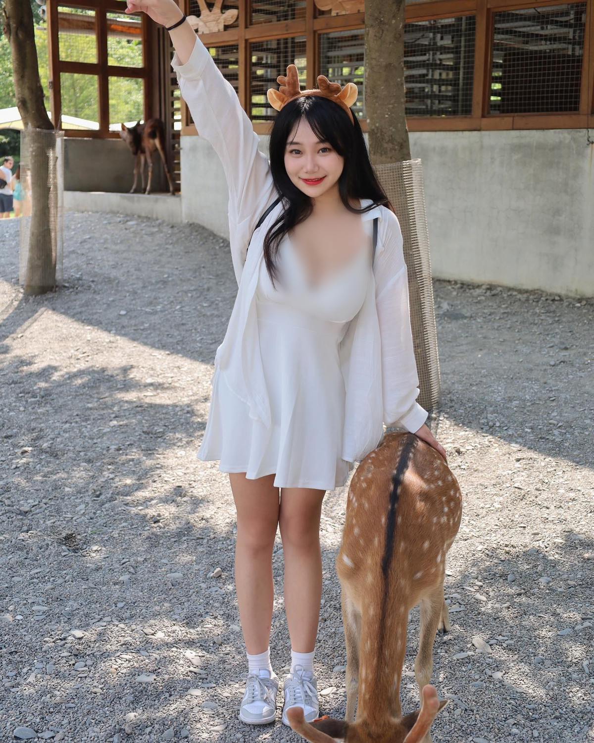 Với gu thời trang vừa dễ thương lại vừa cuốn hút, Vĩnh Hàm Hoàng dễ dàng thu hút sự chú ý của mọi người.