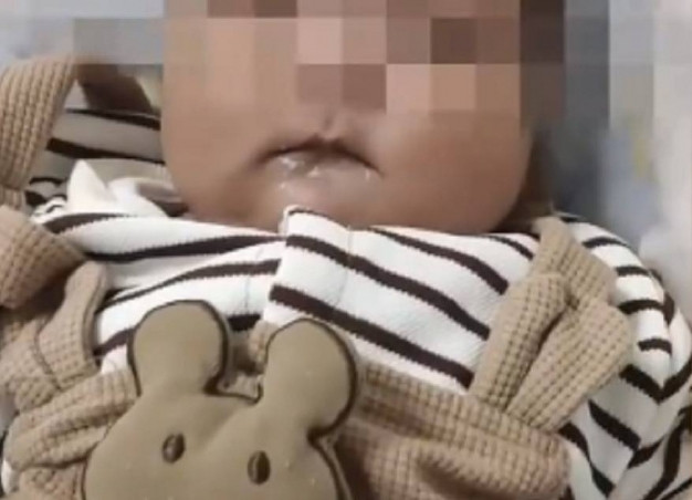 Tre khoc du doi sau tiem, bac si bao binh thuong...ket dau long