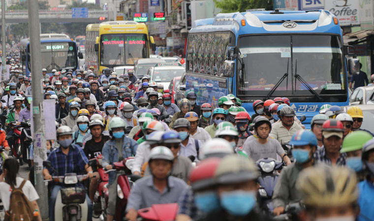 Đa số hành khách đến bến xe Miền Đông để về các tuyến Quảng Ngãi, Phú Yên, Bình Định, Khánh Hòa và một số tuyến cự ly ngắn như Bình Phước, Vũng Tàu. Giá vé không tăng so với ngày thường.