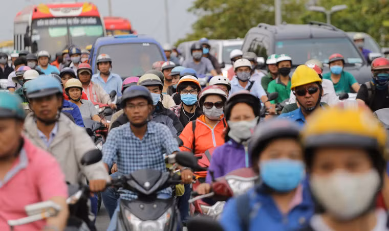 Cầu Bình Triệu (đoạn giáp Bình Thạnh và quận Thủ Đức) giao thông ùn tắc cả hai hướng. 