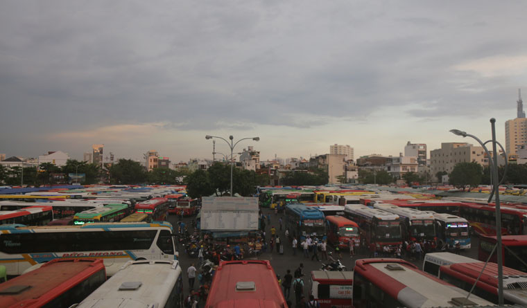 Các bến xe như Miền Đông, Miền Tây đều tăng cường hàng chục nghìn phương tiện để giải tỏa hành khách tăng đột biến trong ngày đầu kỳ nghỉ lễ.