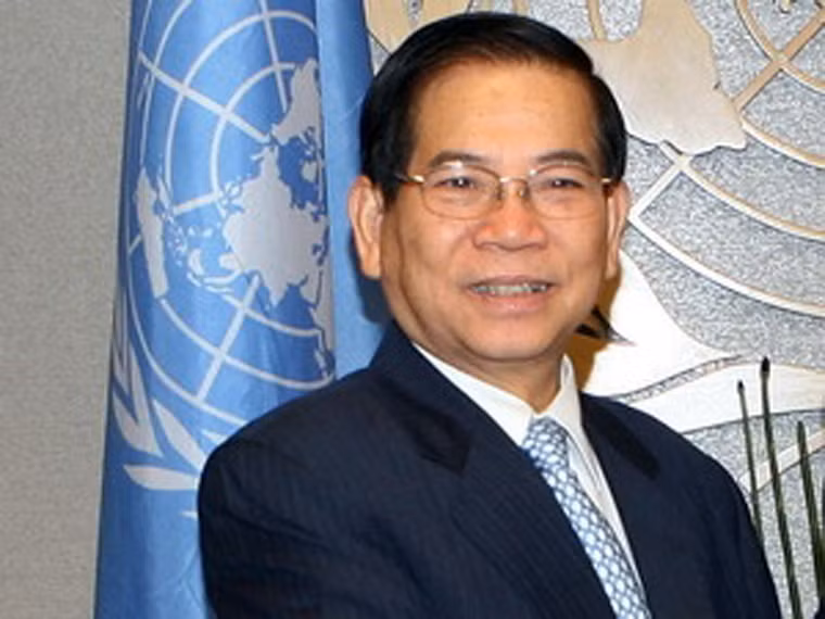 Nguyên Chủ tịch nước Nguyễn Minh Triết (SN 1942, quê quán tỉnh Bình Dương). Trước khi trở thành Chủ tịch nước (năm 2006), ông là Bí thư Thành uỷ TP HCM (từ năm 2000 đến năm 2006).