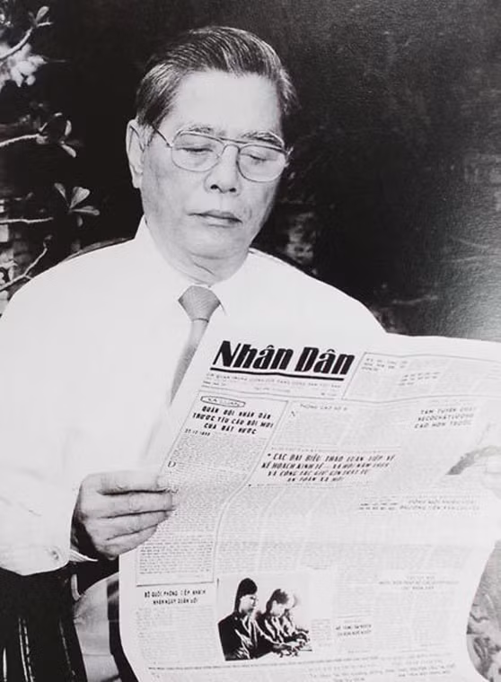 Nguyên Tổng bí thư Nguyễn Văn Linh (sinh năm 1915, quê quán tỉnh Hưng Yên) từng đảm nhiệm chức vụ Bí thư Thành uỷ TP HCM từ năm 1981. Tháng 12/1986, tại Đại hội Đảng lần thứ V, ông Nguyễn Văn Linh được bầu vào Ban Chấp hành Trung ương, Ủy viên Bộ Chính trị, giữ chức Tổng Bí thư Ban chấp hành Trung ương Đảng.