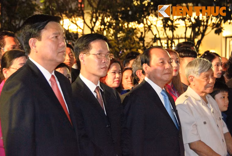 Nguyên Tổng Bí thư Lê Khả Phiêu (từ trái sang); nguyên Bí thư Thành uỷ Lê Thanh Hải Trưởng Ban Tuyên giáo TW Võ Văn Thưởng và Bí thư Thành uỷ TP HCM Đinh La Thăng.