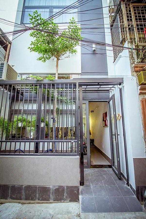 Mặt tiền ngôi nhà phố khá thoáng.