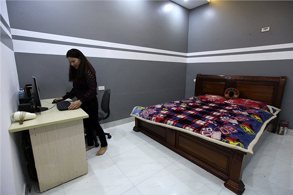 Phòng ngủ của nhà Quang Hải khá đơn giản nhưng ấm cúng.