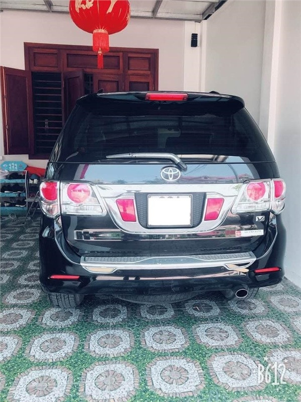 Hải Quế thường xuyên tặng vợ những món quà ngọt ngào, bất ngờ và tất nhiên, giá trị cũng không hề nhỏ. Trong hình là chiếc xe hơi anh chàng sắm để gia đình thuận tiện di chuyển.