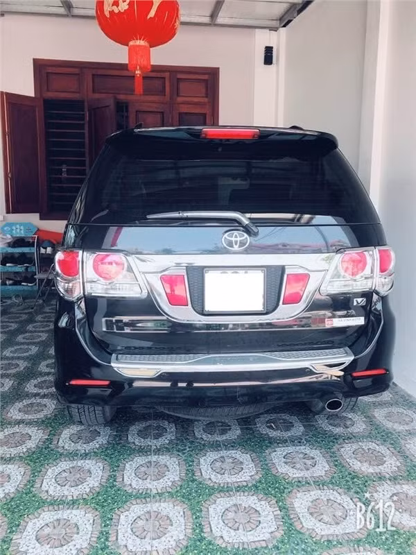 Hải Quế thường xuyên tặng vợ những món quà ngọt ngào, bất ngờ và tất nhiên, giá trị cũng không hề nhỏ. Trong hình là chiếc xe hơi anh chàng sắm để gia đình thuận tiện di chuyển.