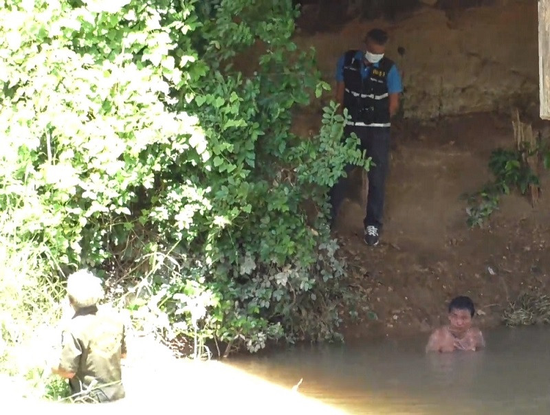 Xác chết tỉnh dậy nói chuyện khiến mọi người thất kinh. Ảnh: Khaosod