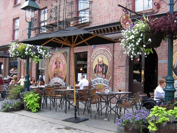 Ngôi nhà được thiết kế phù hợp với hạn chế về diện tích.