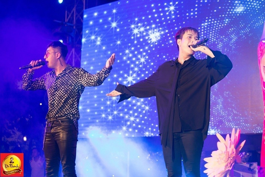 Le hoi Pho hang nong: Gioi tre hao huc cho cap doi Big Daddy – Emily-Hinh-3