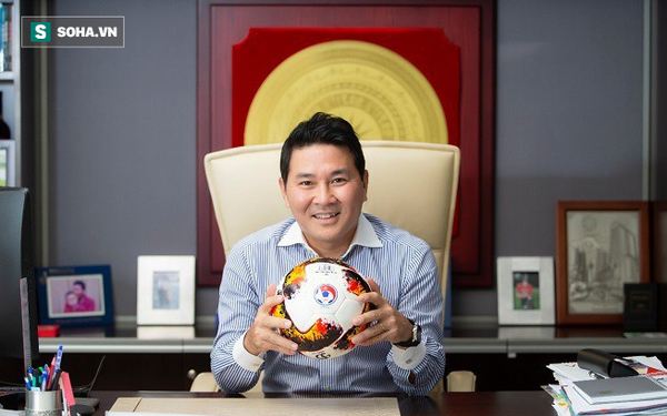 Ông Nam từng theo học Đại học Ngoại Thương và tốt nghiệp khoa Quản trị kinh doanh của Đại học South California.