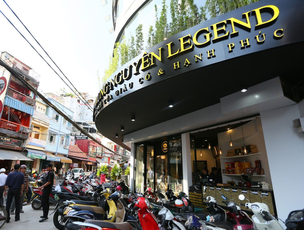 Ca phe Trung Nguyen loi nhuan giam 50%, chuoi nha hang let det lien quan vu ly hon?