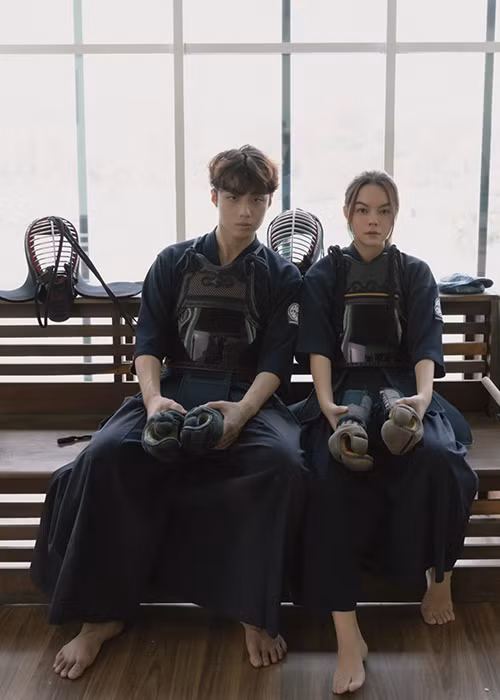 Anh sở hữu ngoại hình điển trai, vóc dáng cao ráo và có năng khiếu về ca hát, vũ đạo.