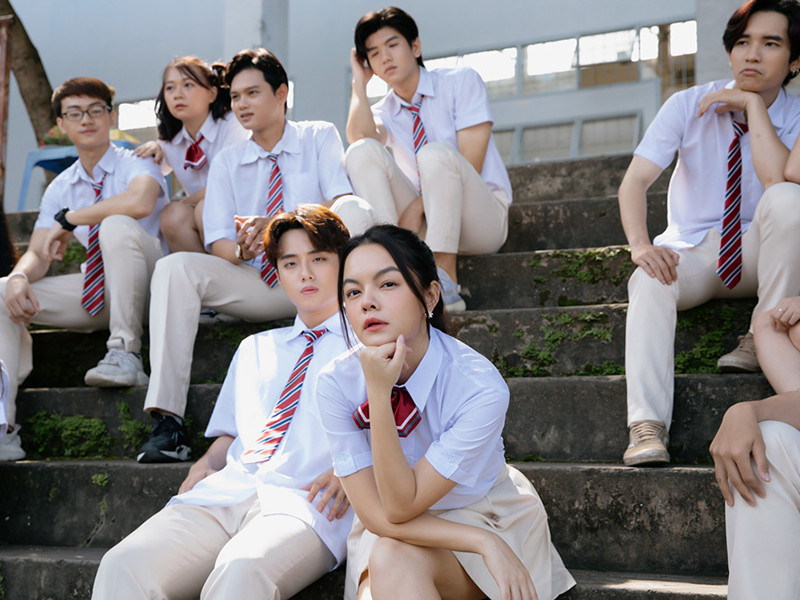 Phạm Quỳnh Anh vào vai nữ sinh ở tuổi 36, khi đã là mẹ hai con.