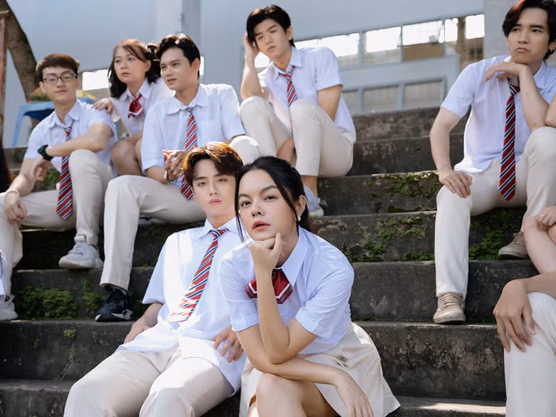 Phạm Quỳnh Anh vào vai nữ sinh ở tuổi 36, khi đã là mẹ hai con.