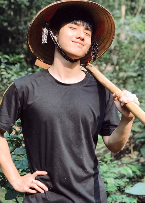 Hải Đăng nhận được sự chú ý của người hâm mộ Phạm Quỳnh Anh sau khi góp mặt trong MV mới của nữ ca sĩ. Ảnh: Saostar