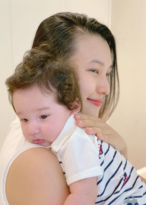 Hoàng Oanh lập hẳn một tài khoản Instagram để đăng tải những khoảnh khắc đáng yêu của con trai.